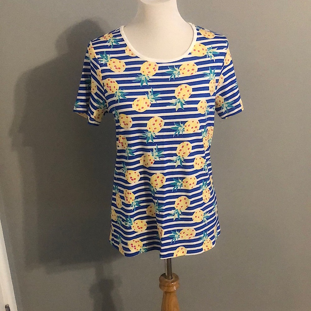 No Boundaries Scoop neck pineapple tee